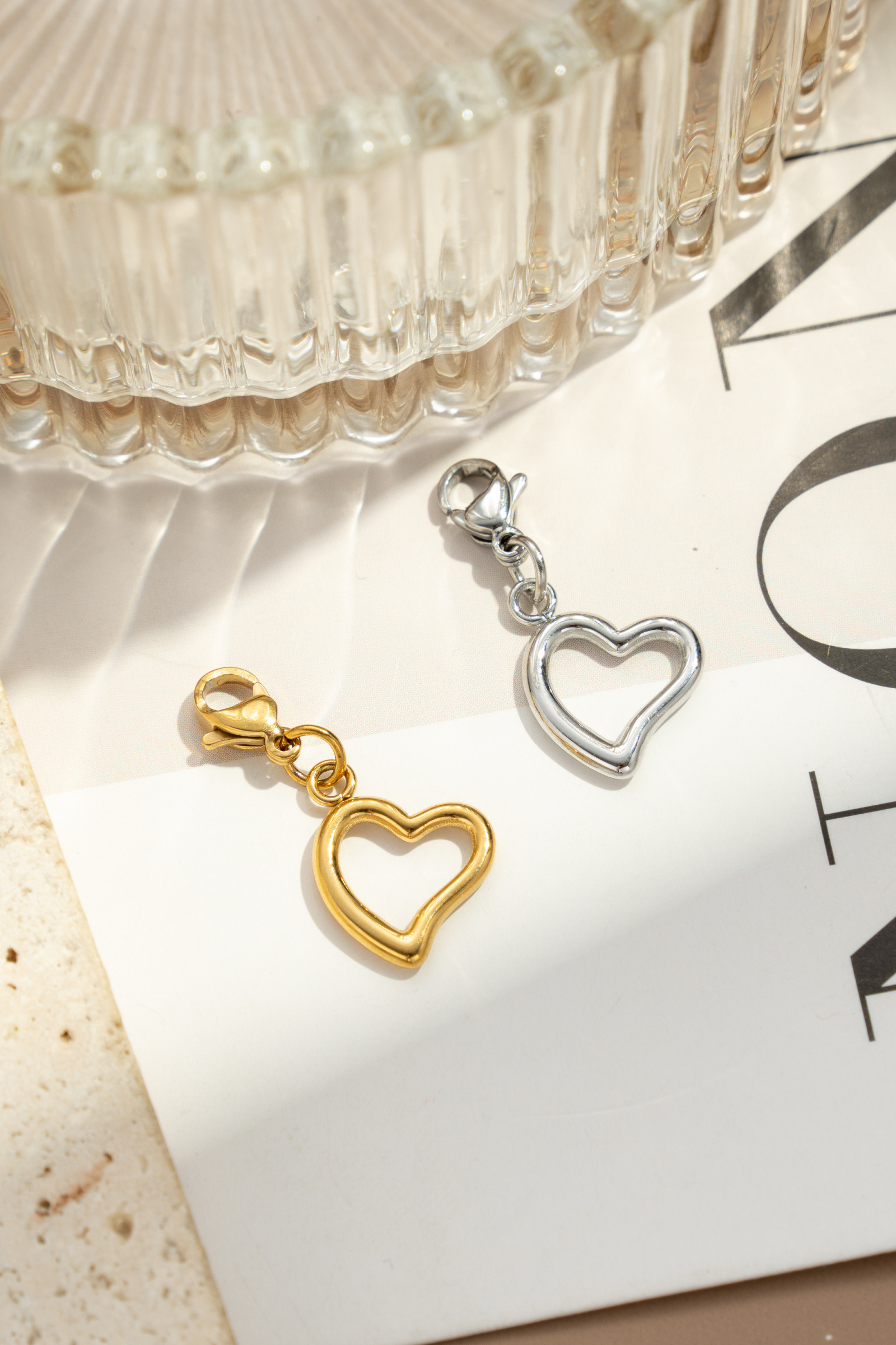 Wholesaler COSMOS - Gold and silver heart pendant cute charm for women shiny trendy jewelry bag