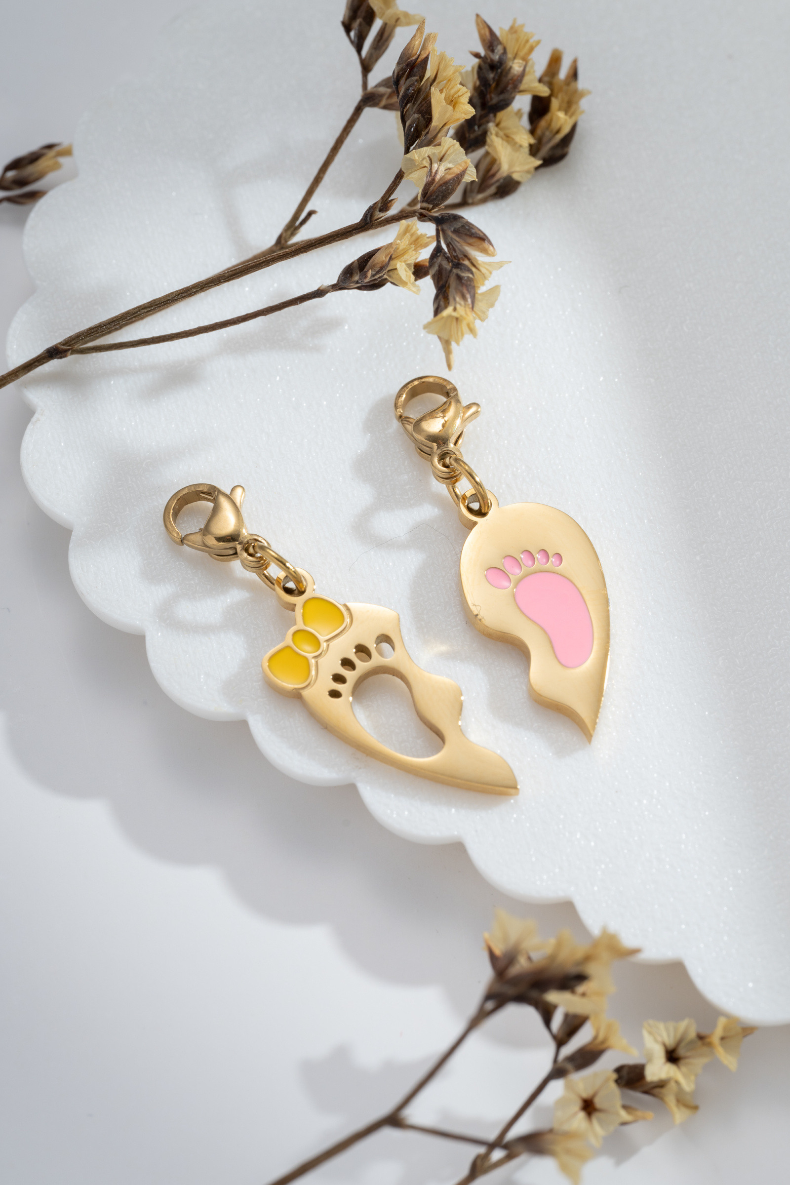 Wholesaler COSMOS - “You & Me” Charms – golden prints, pink heart, and yellow clip-on bow