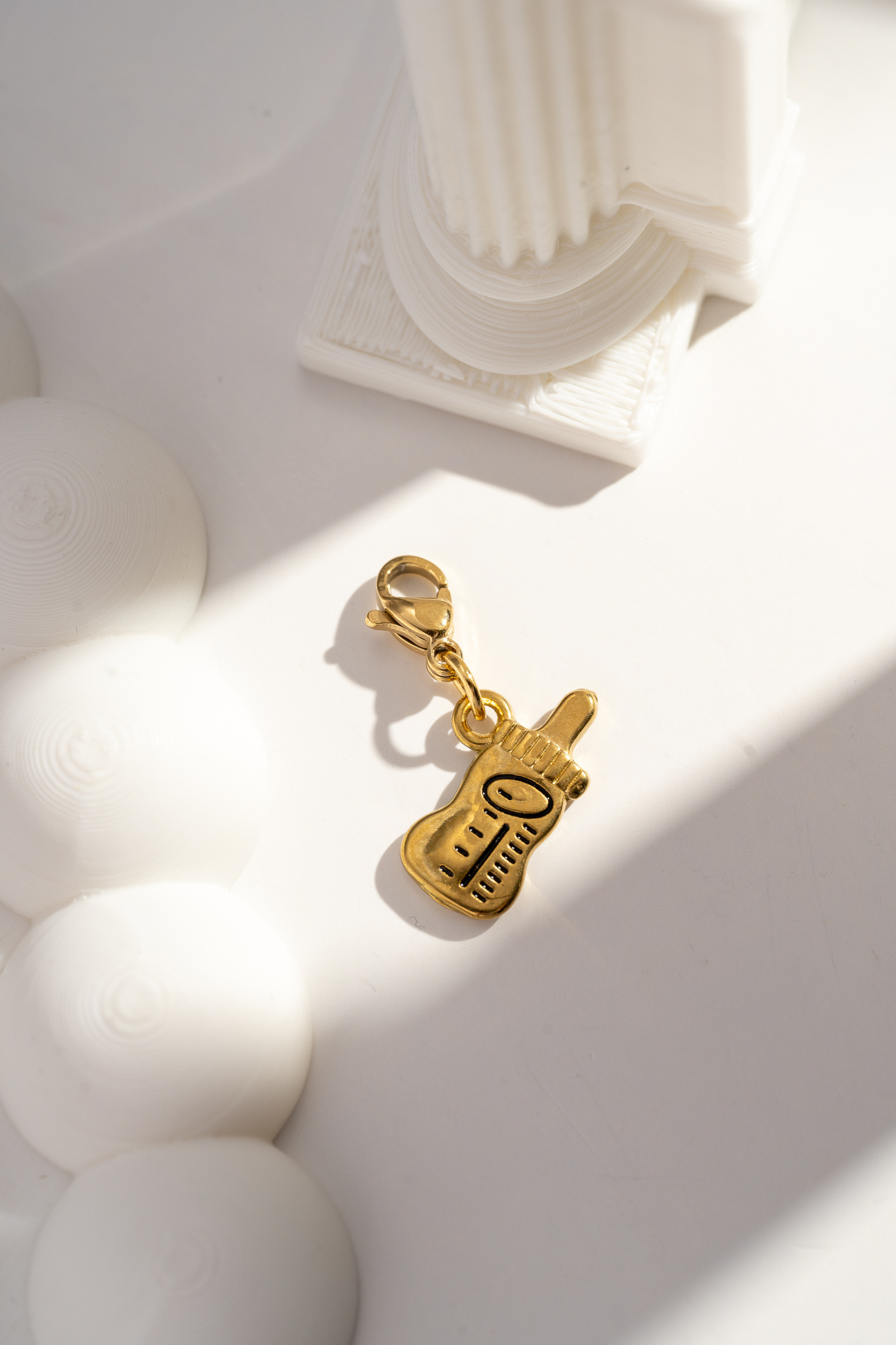 Grossista COSMOS - Charm pendente biberon dorato acciaio inossidabile