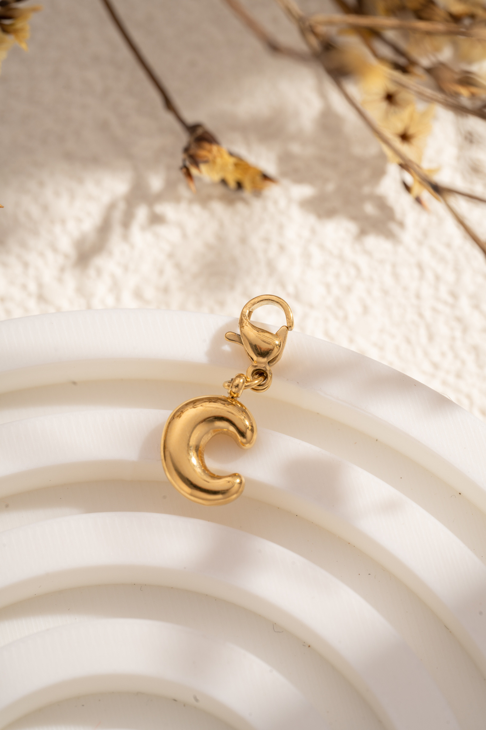 Grossiste COSMOS - Pendentif lettre C alphabet doré acier inoxydable bijou personnalisable