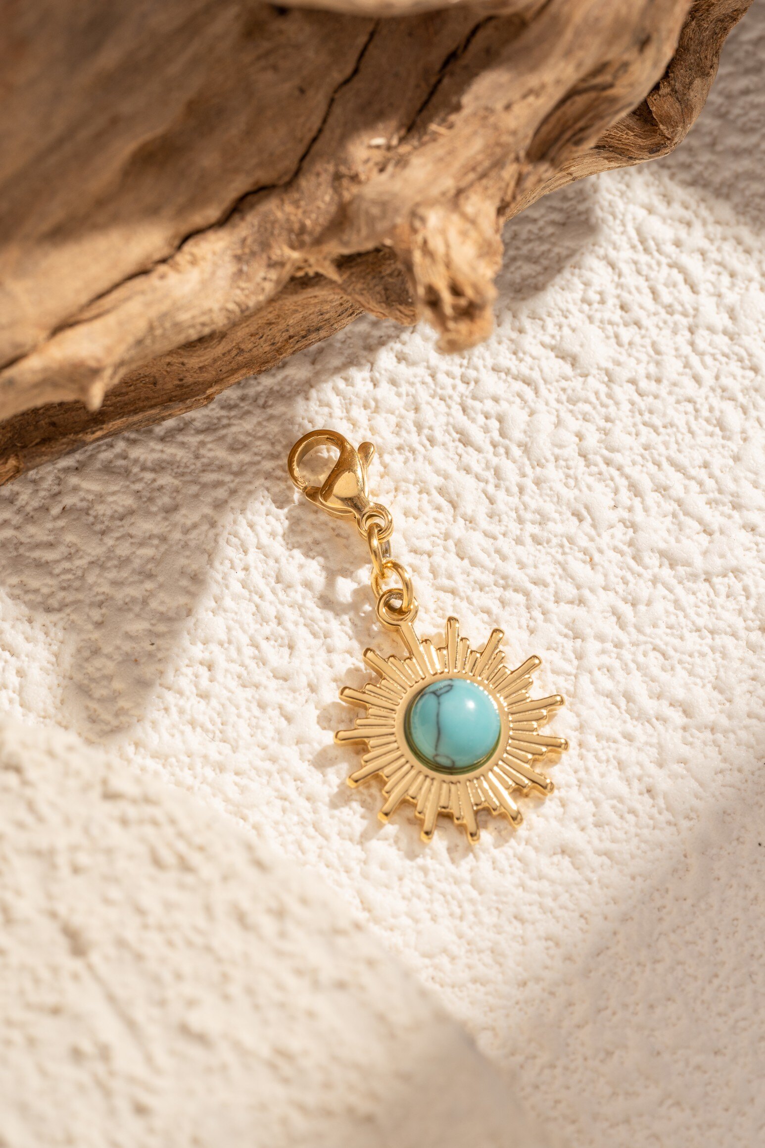 Grossiste COSMOS - Charm Soleil Doré Turquoise Acier Inoxydable Éclat
