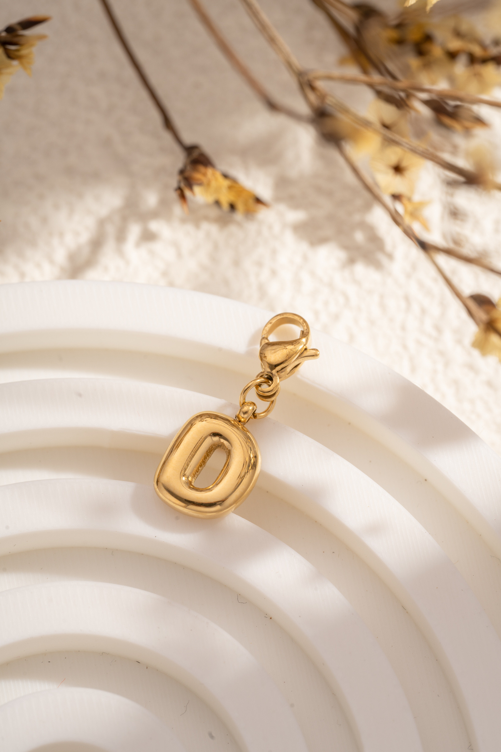 Grossiste COSMOS - Pendentif lettre D alphabet doré acier inoxydable bijou personnalisable
