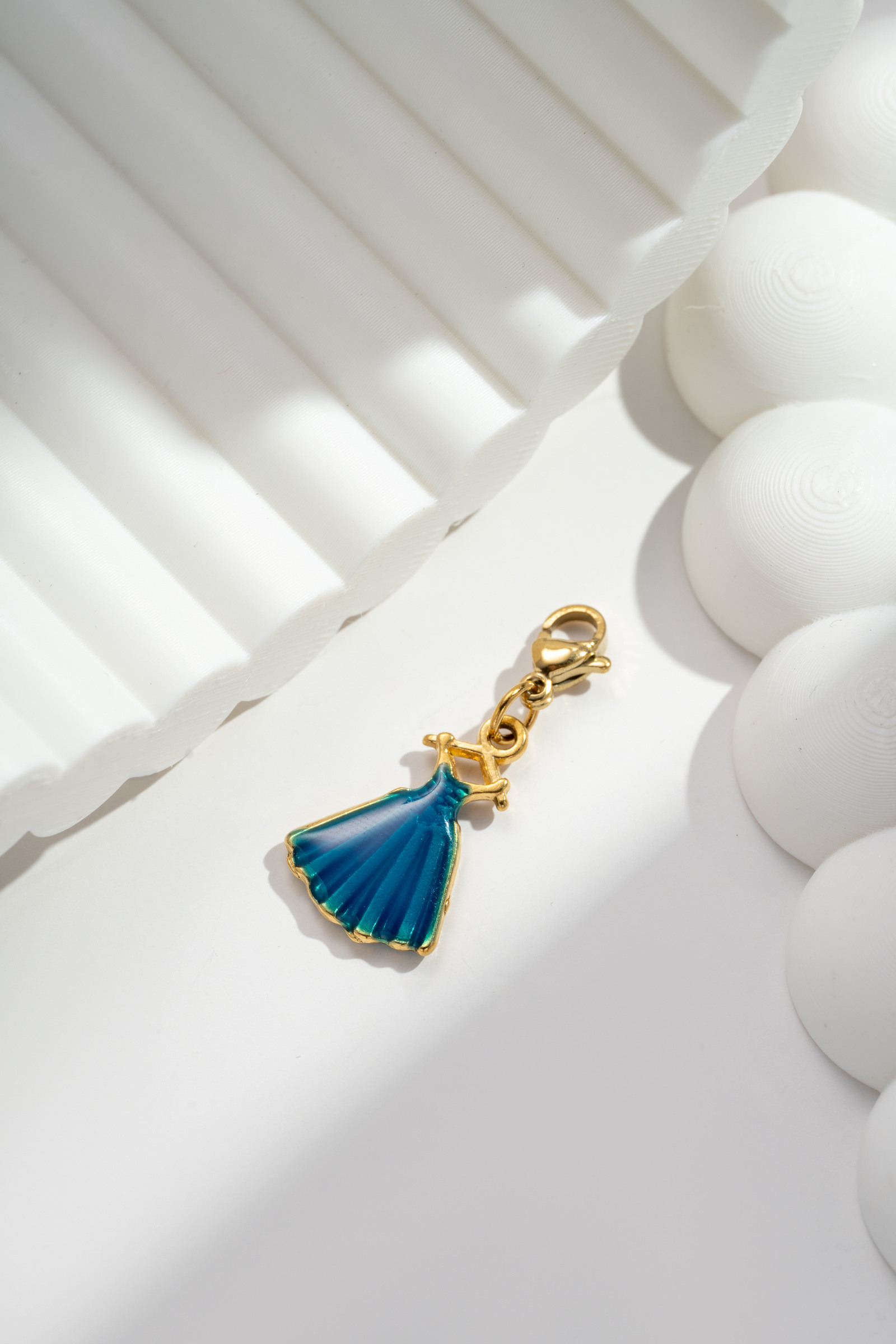 Wholesaler COSMOS - Chic blue dress charm in stainless steel, feminine, shiny