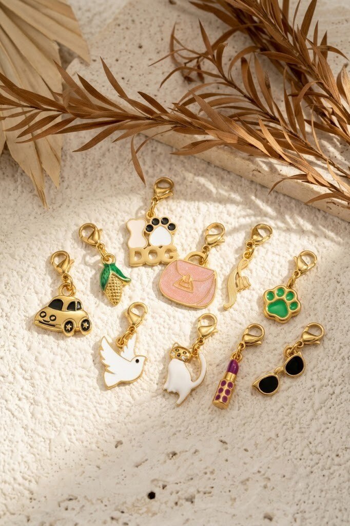 Grossiste COSMOS - Lot de 10 charms assortis mignons colorés acier inoxydable bijoux tendance créatifs