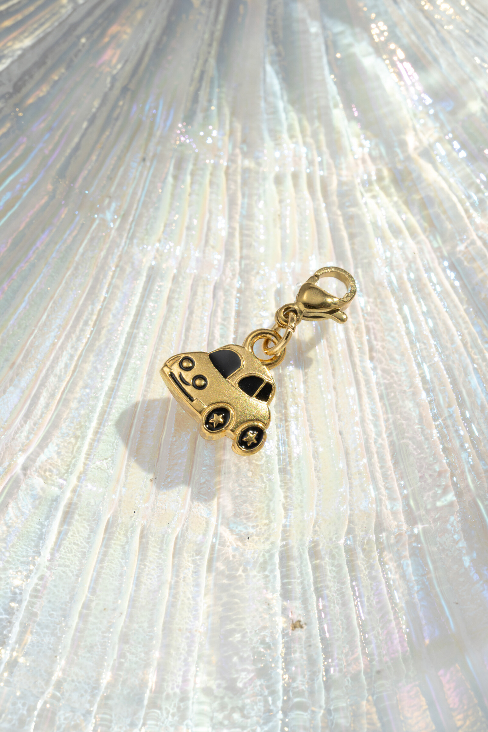 Grossiste COSMOS - Pendentif Petite Voiture – Acier Inoxydable Original et Moderne