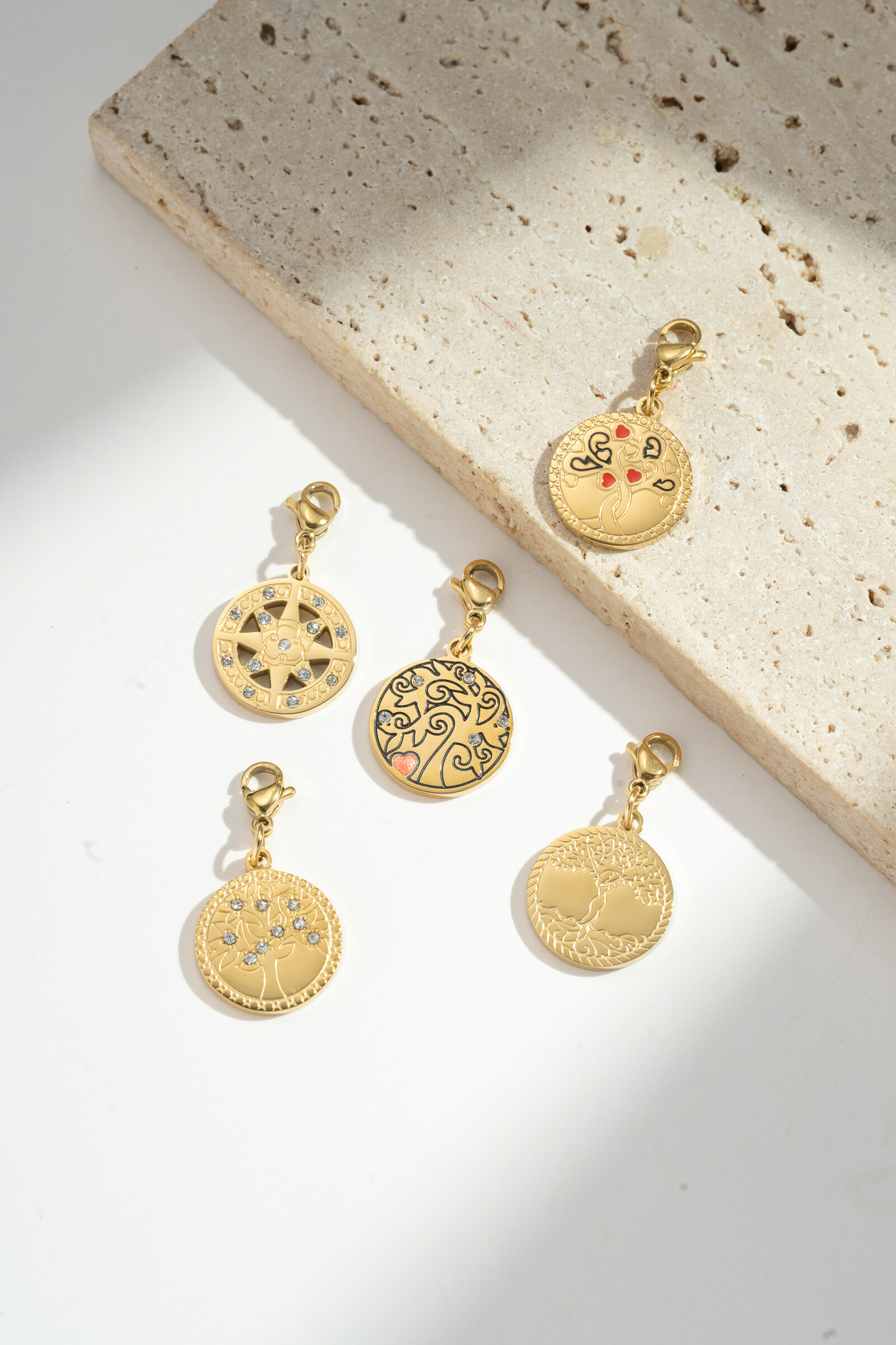 Grossiste COSMOS - Lot de 5 pendentifs ronds Arbre de Vie & Étoile