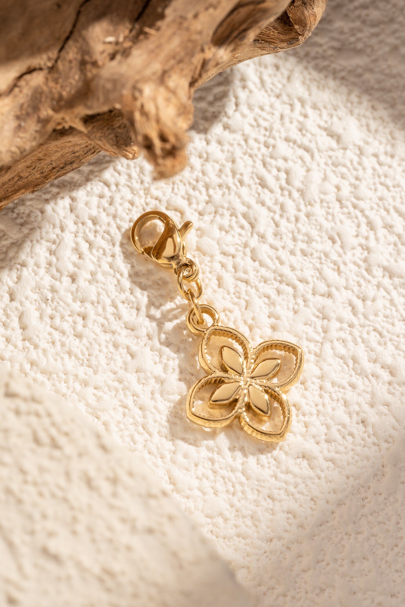 Wholesaler COSMOS - Stainless steel pendant with a four-petal flower design, openwork, shiny, elegant, chic, and modern