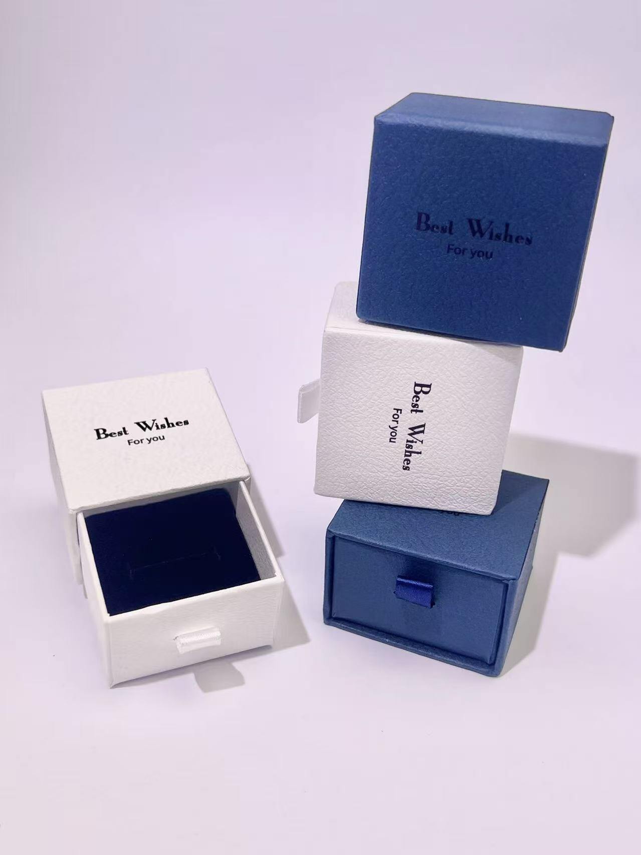 Grossiste COSMOS - 12 BoÃ®te Bague Cadeau 6x6 Bleu ou Blanc Best Wishes Luxe