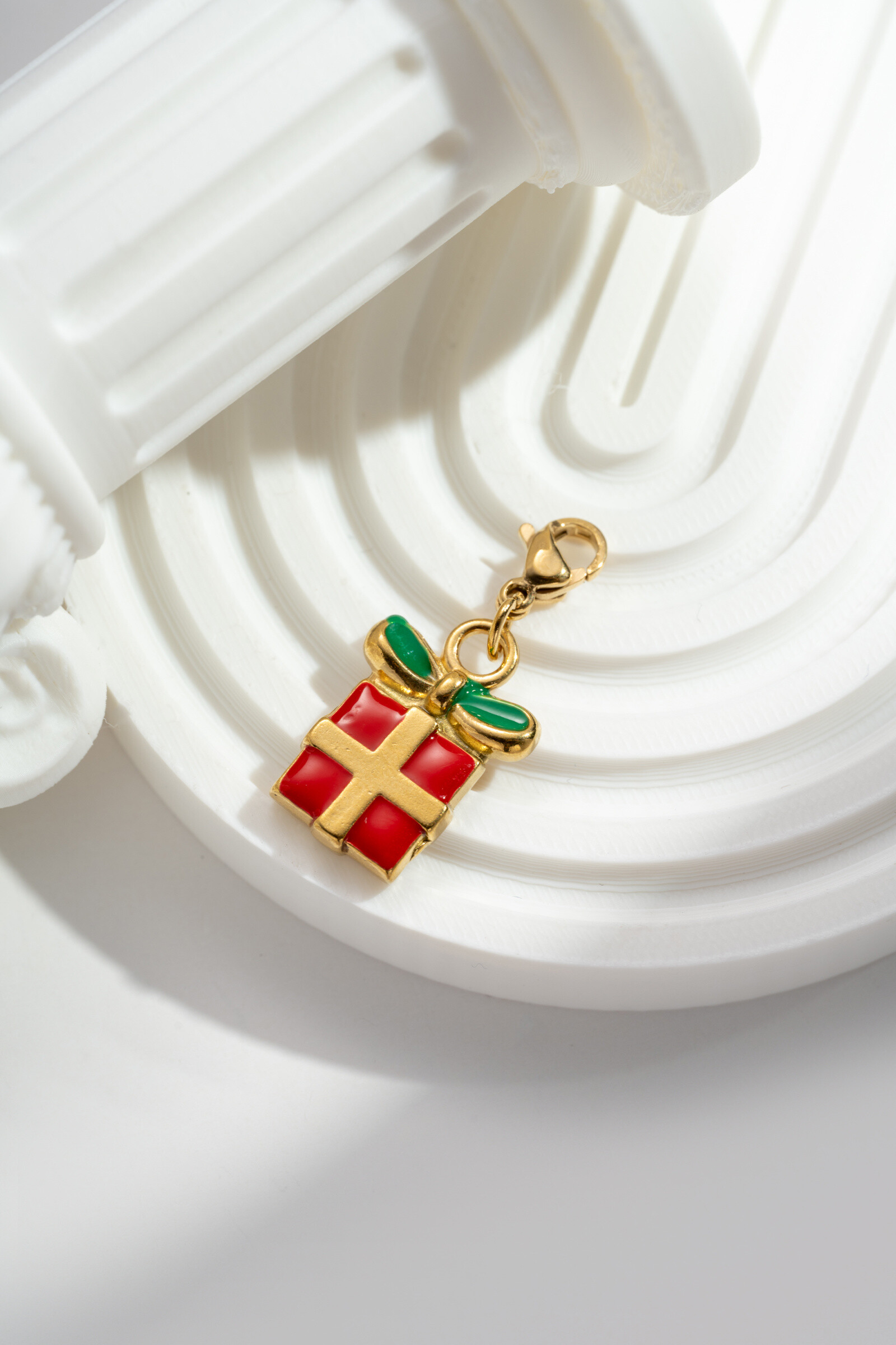 Wholesaler COSMOS - Golden steel charm pendant gift, festive, colorful