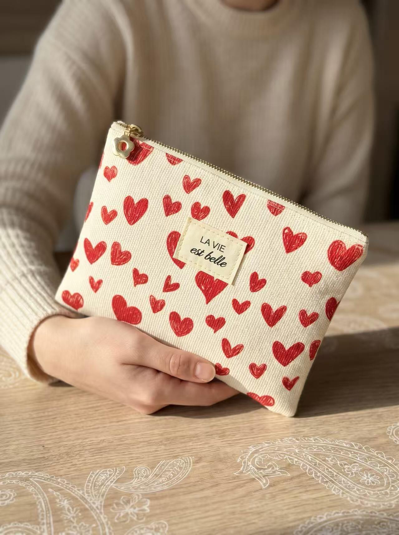 Wholesaler COSMOS - 14x20 polyester pouch hearts life is beautiful trendy chic women's accessory