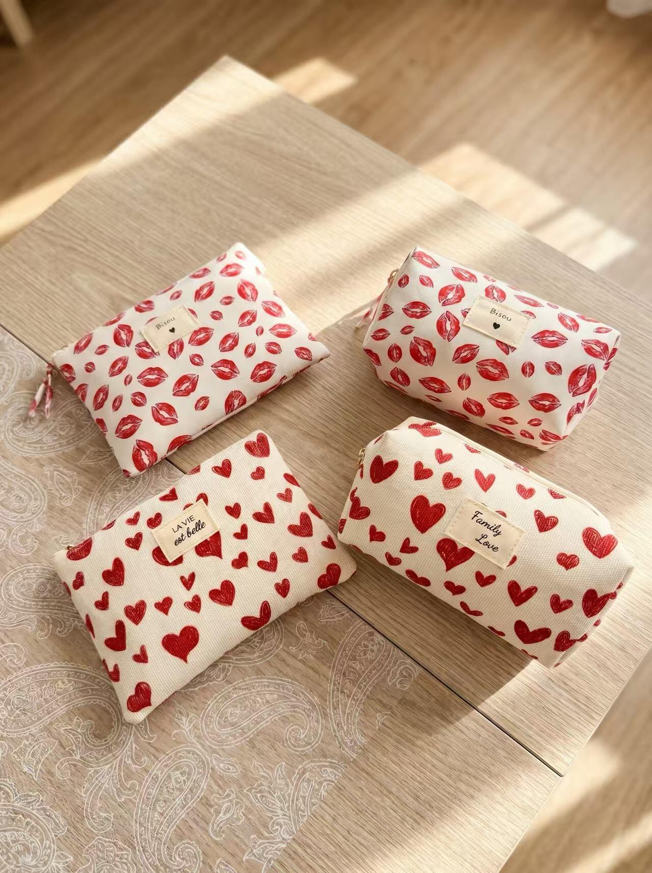 Wholesaler COSMOS - Set of 4 pouches 14x20 16x9x9 polyester kiss hearts trendy chic women's