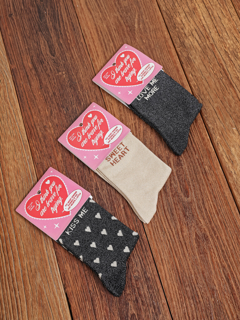 Grossiste COVANA / FINDLAY - Chaussettes douces : embrasse-moi, mon cœur, aime-moi encore plus