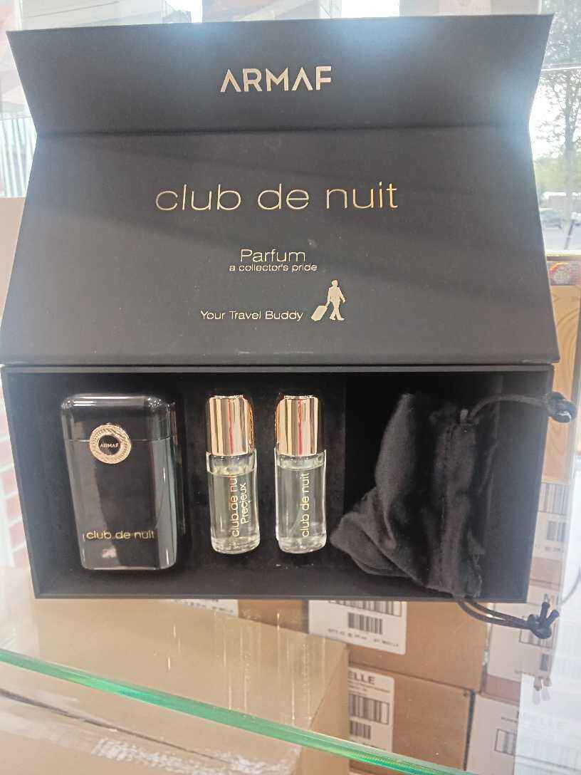 Wholesaler Crystal Auber - Distinguished elegance with night club