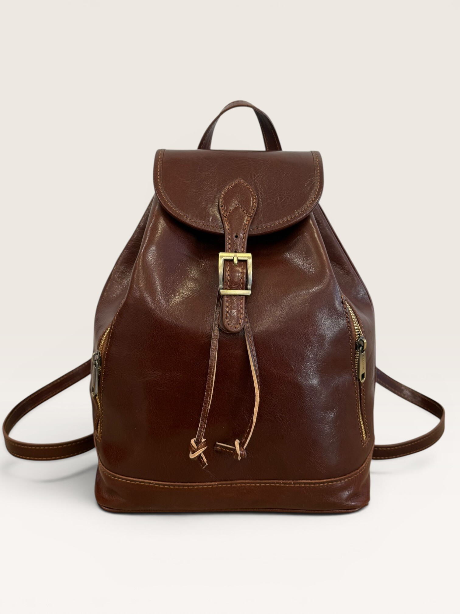 Mayorista CUOIO & CHIC - Mochila unisex de cuero acolchado