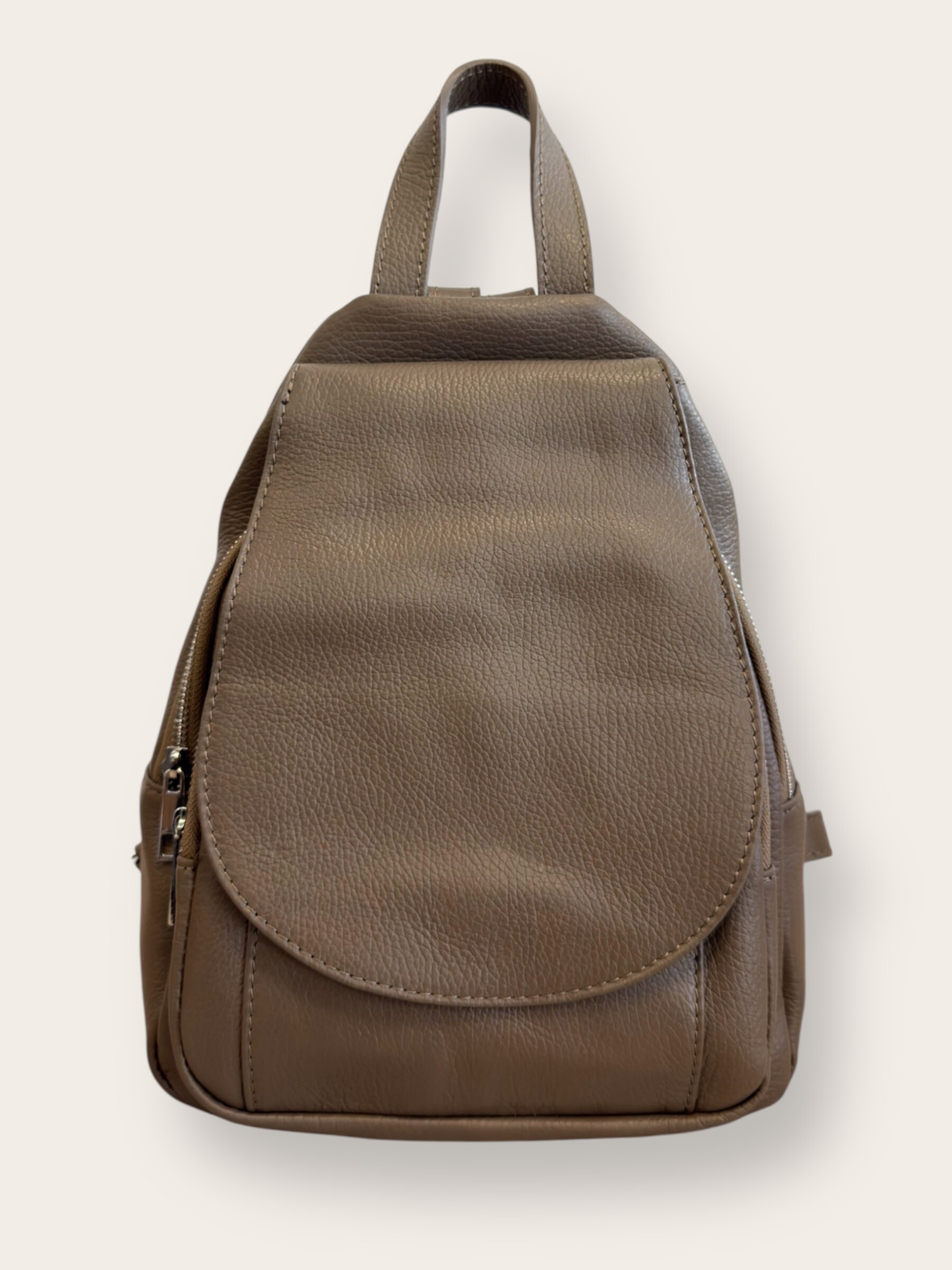 Grossiste CUOIO & CHIC - Sac à dos à deux compartiments avec rabat