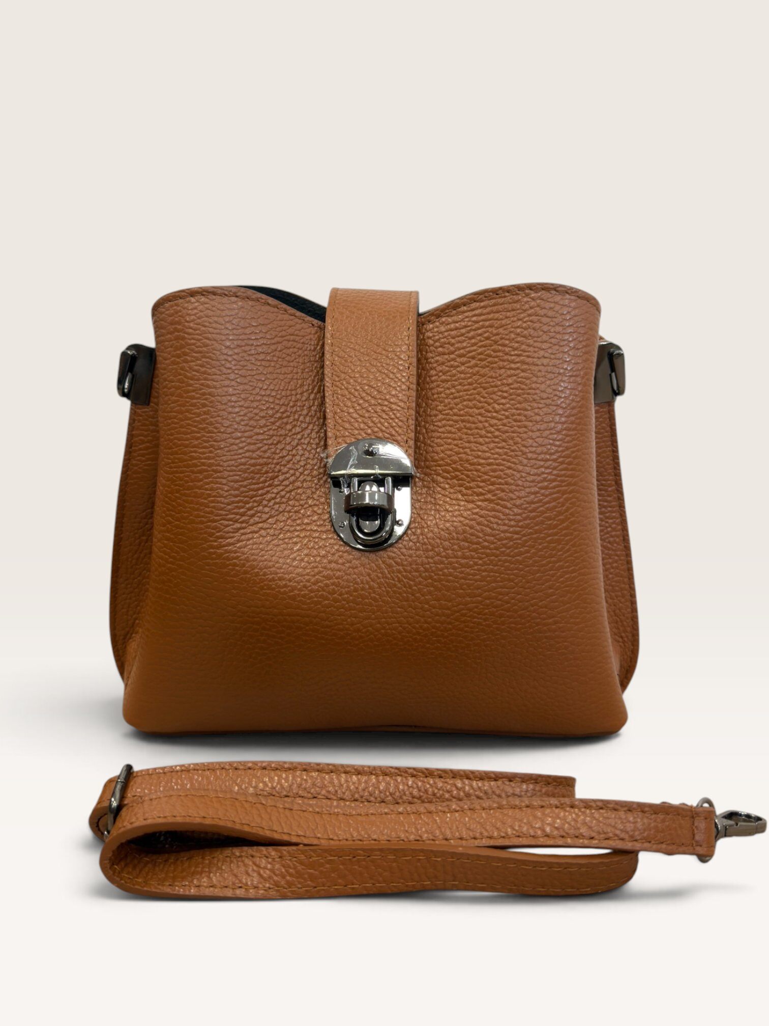 Grossiste CUOIO & CHIC - Sac à bandoulière en cuir martelé