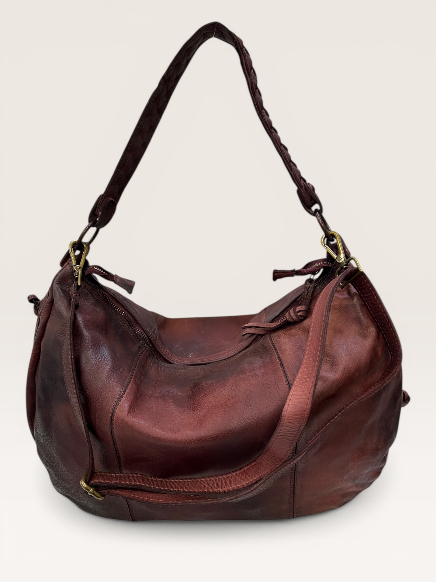 Grossiste CUOIO & CHIC - Sac de sport en cuir véritable lavé effet vintage avec bandoulière