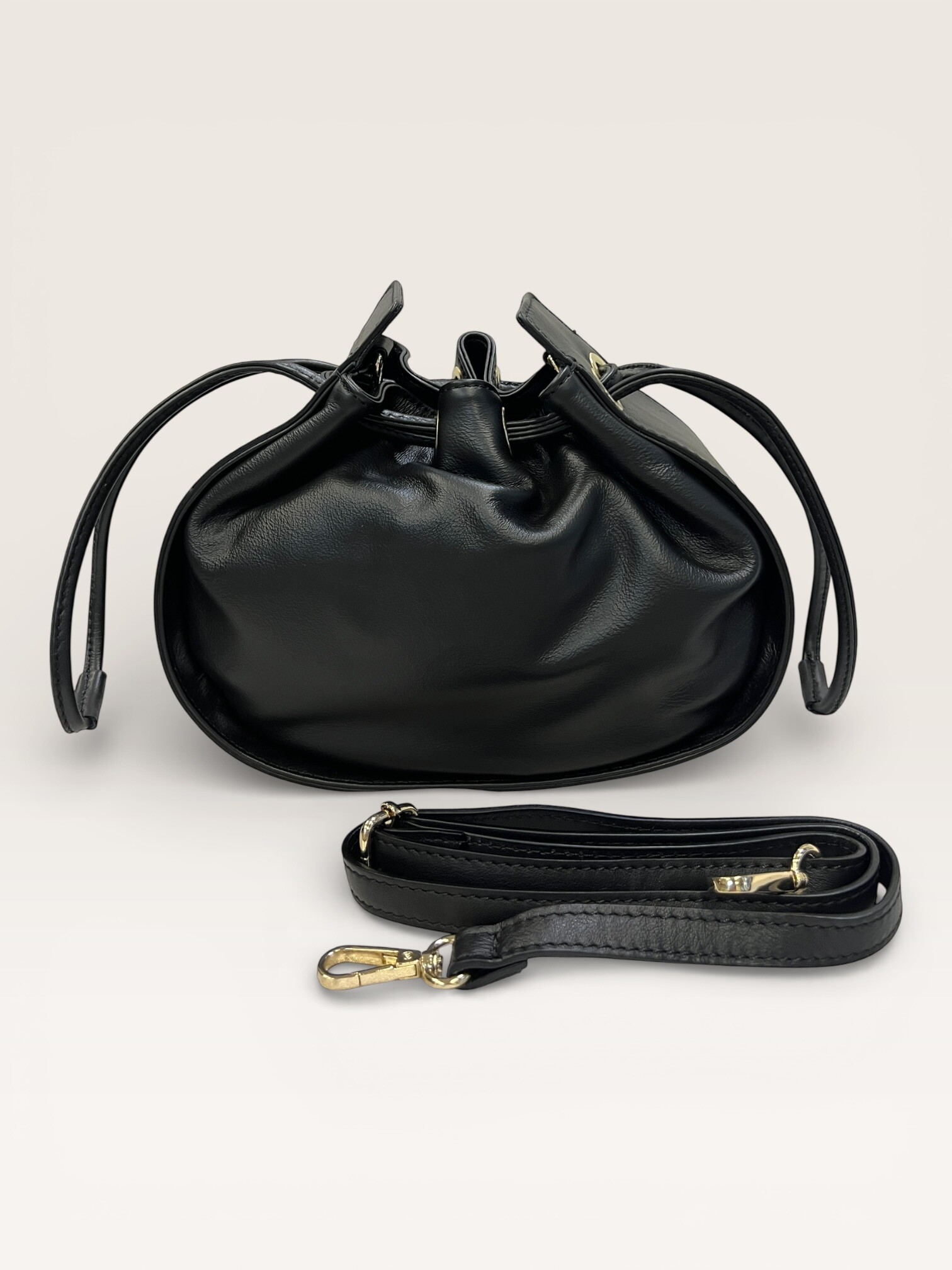 Wholesaler CUOIO & CHIC - Hobo bag with shoulder strap