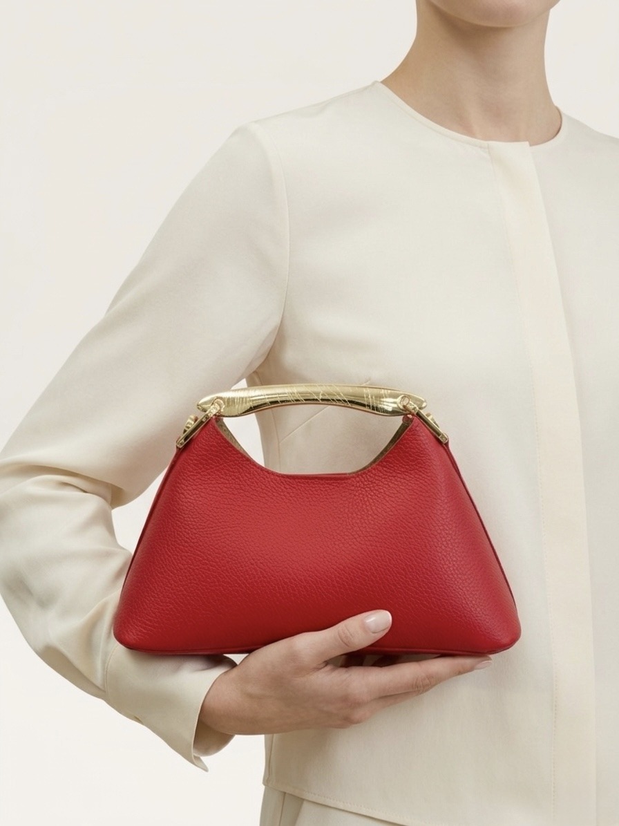 Wholesaler CUOIO & CHIC - Elegant Handbag in Hammered Leather