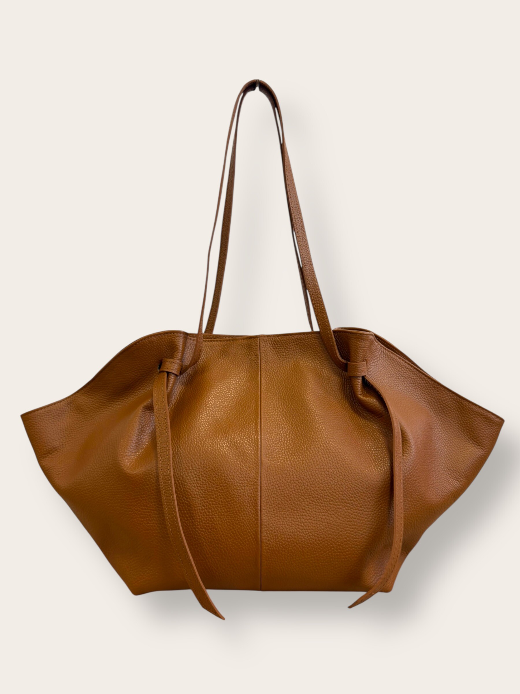 Grossiste CUOIO & CHIC - Maxi Sac à Épaule Souple en Cuir Martelé