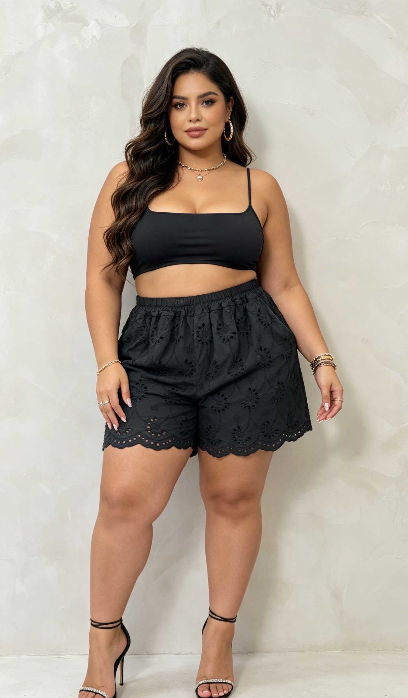 Großhändler CURVY RONDE (Grande Taille/Over Size) - Große Größe Shorts mit floralen Lochstickereien und Taschen, perfekt für den Sommer