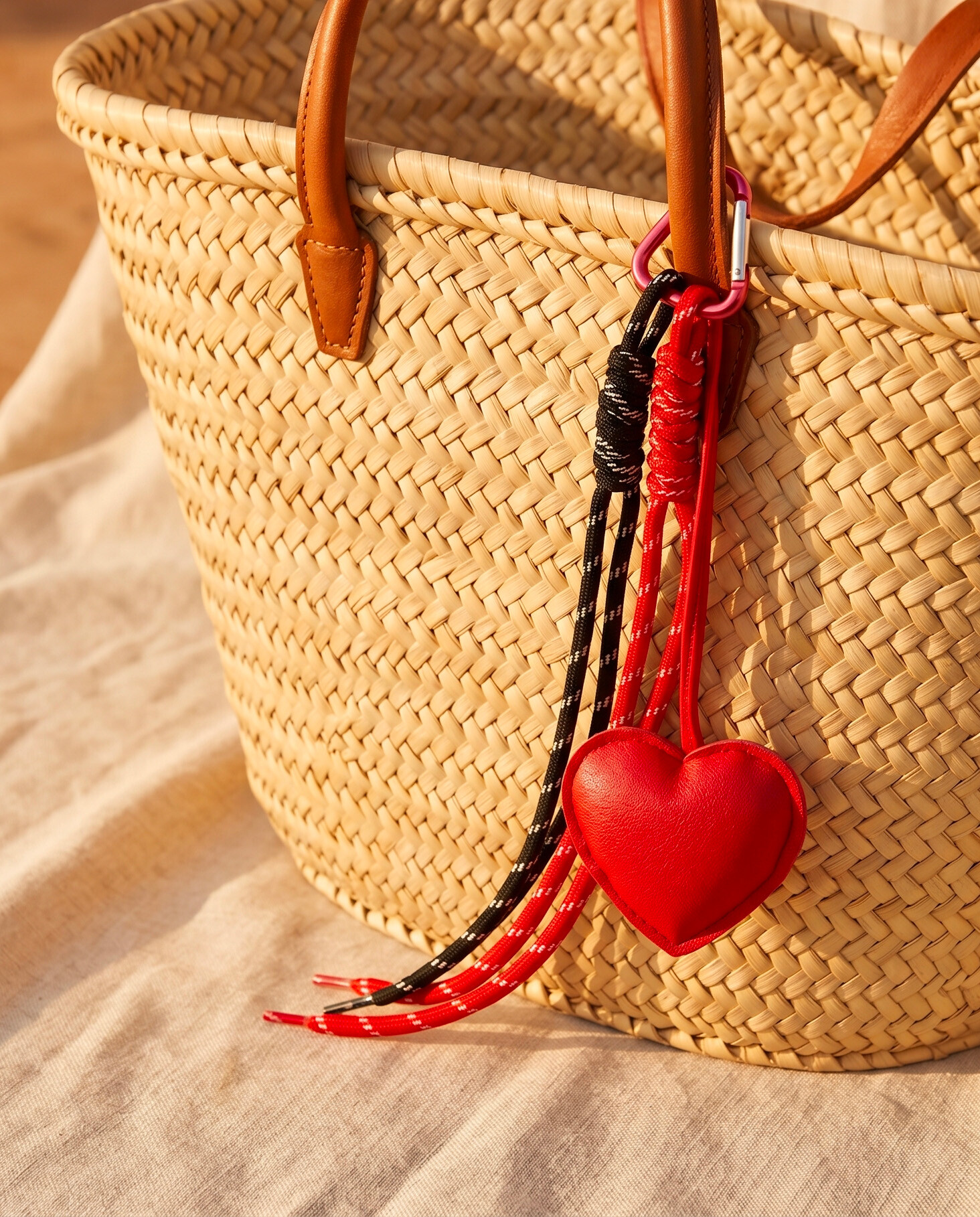 Mayorista D Bijoux - Llavero de bolso amuleto corazón rojo