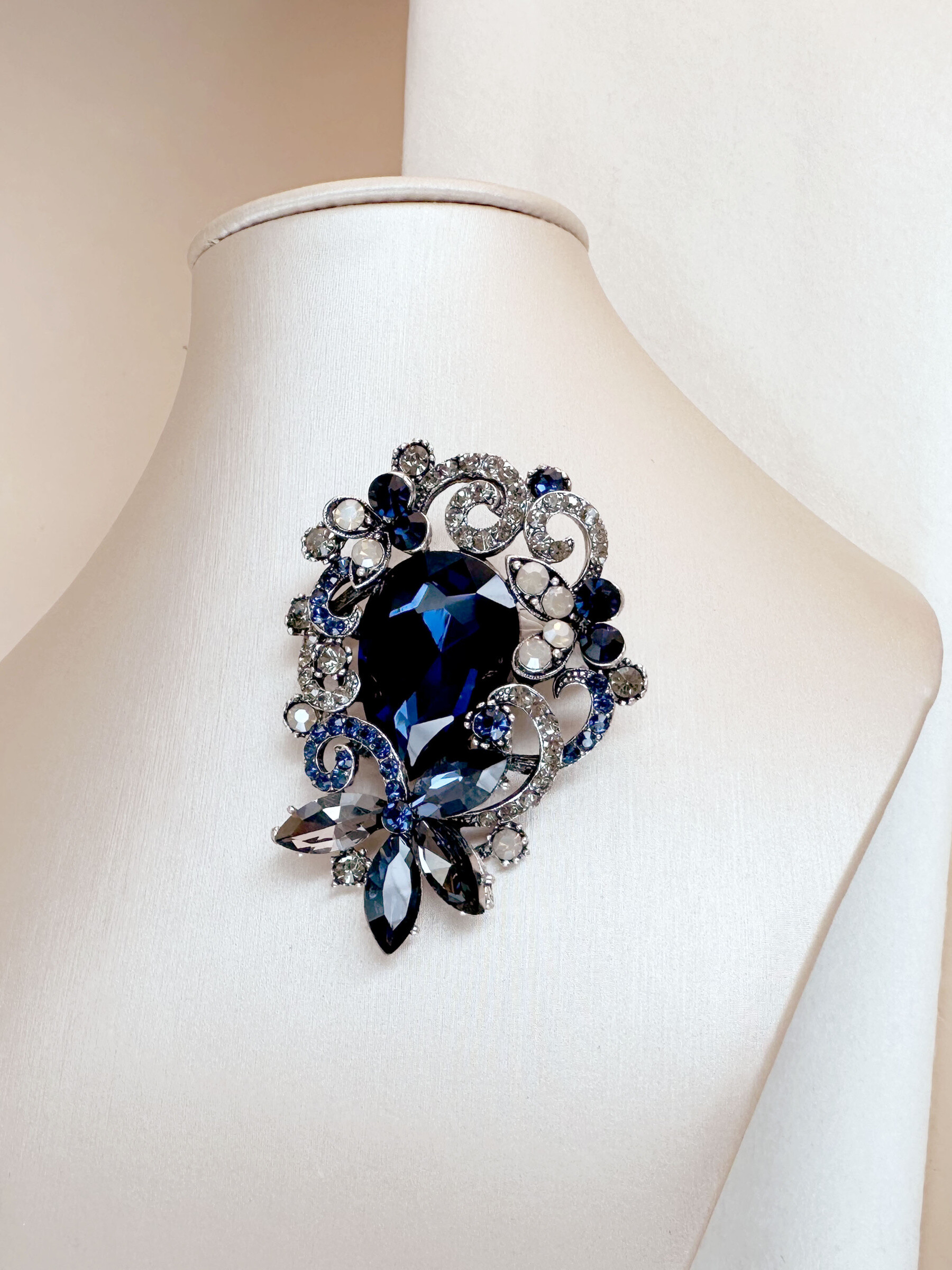 Grossista D Bijoux - Spilla fiore strass