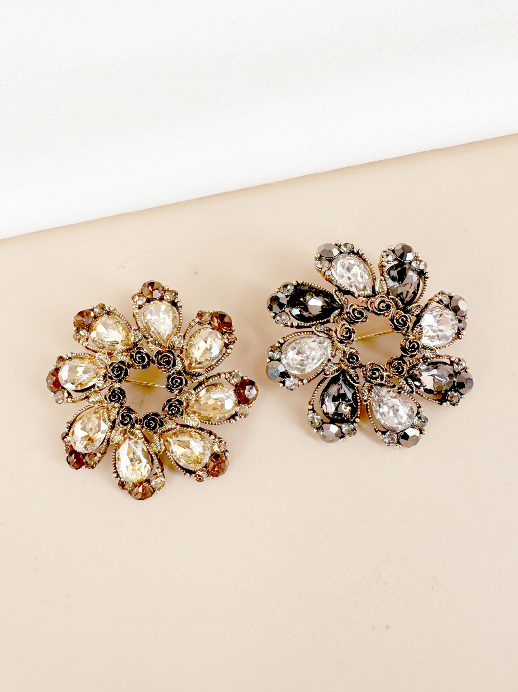 Grossista D Bijoux - Spilla fiore strass