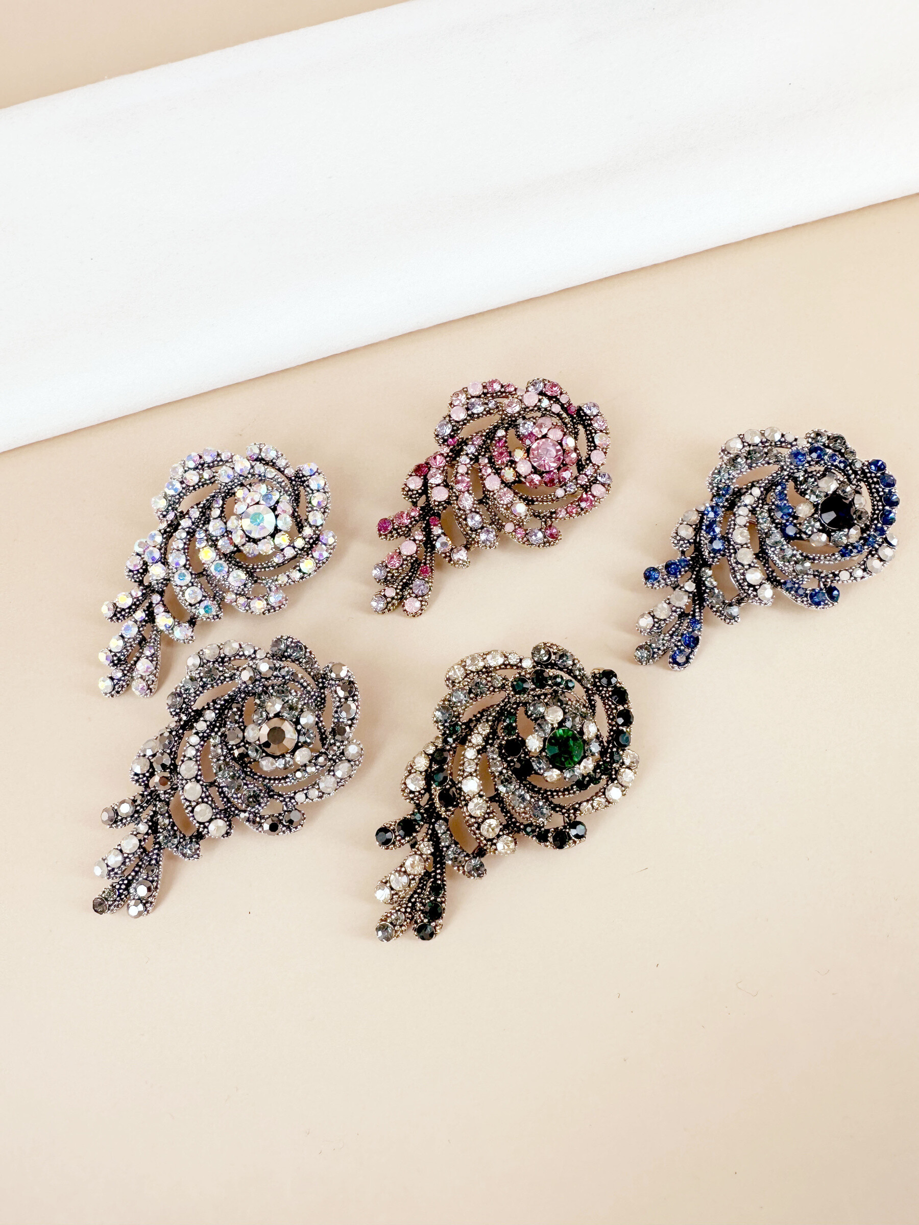 Grossista D Bijoux - Spilla rosa con strass