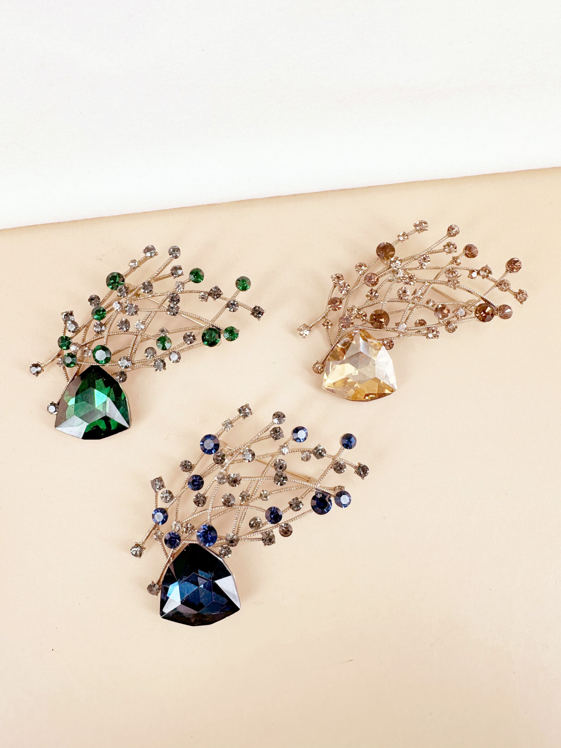 Grossista D Bijoux - Spilla con perline e strass