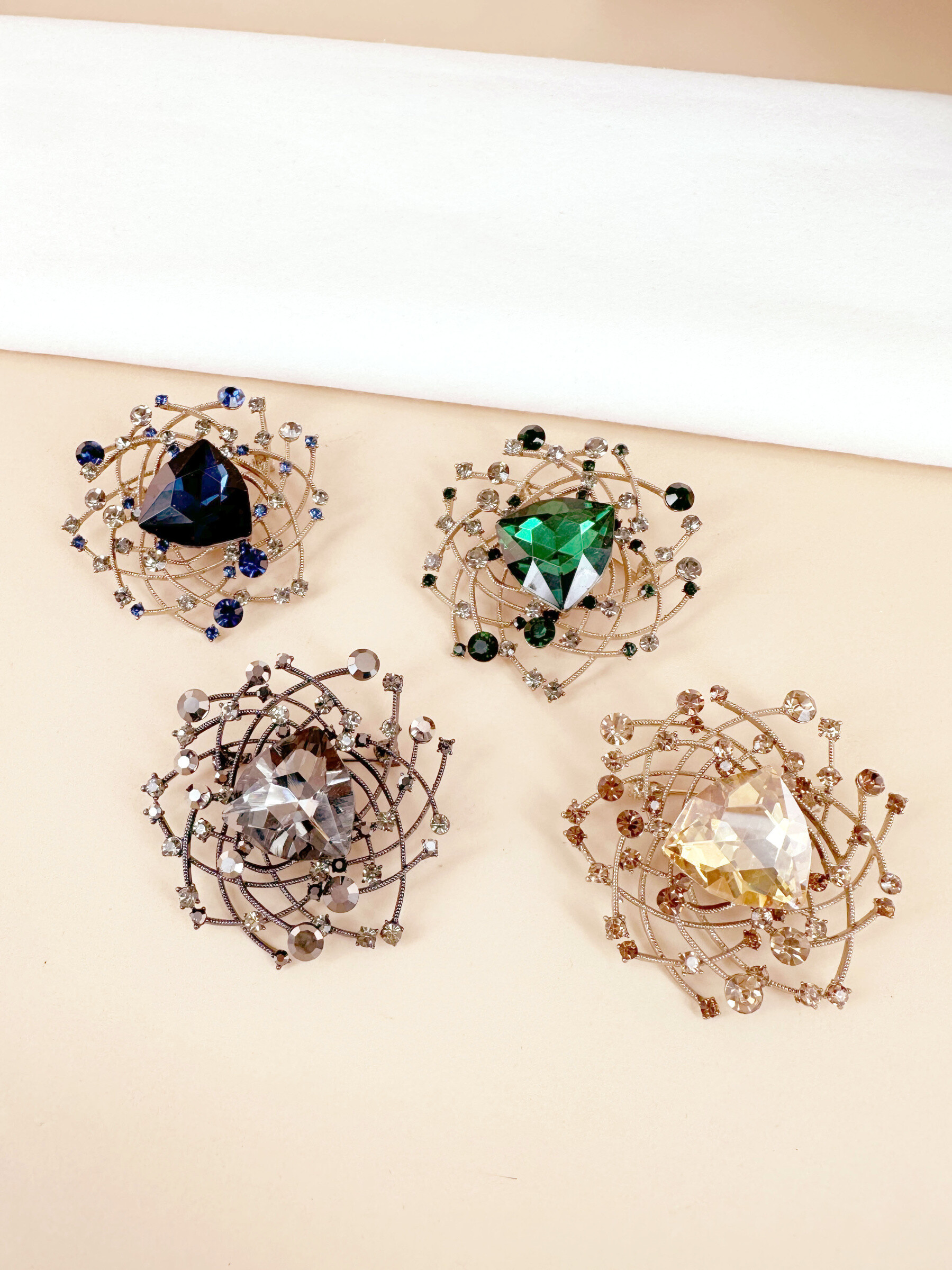 Grossista D Bijoux - Spilla a forma di stella con strass