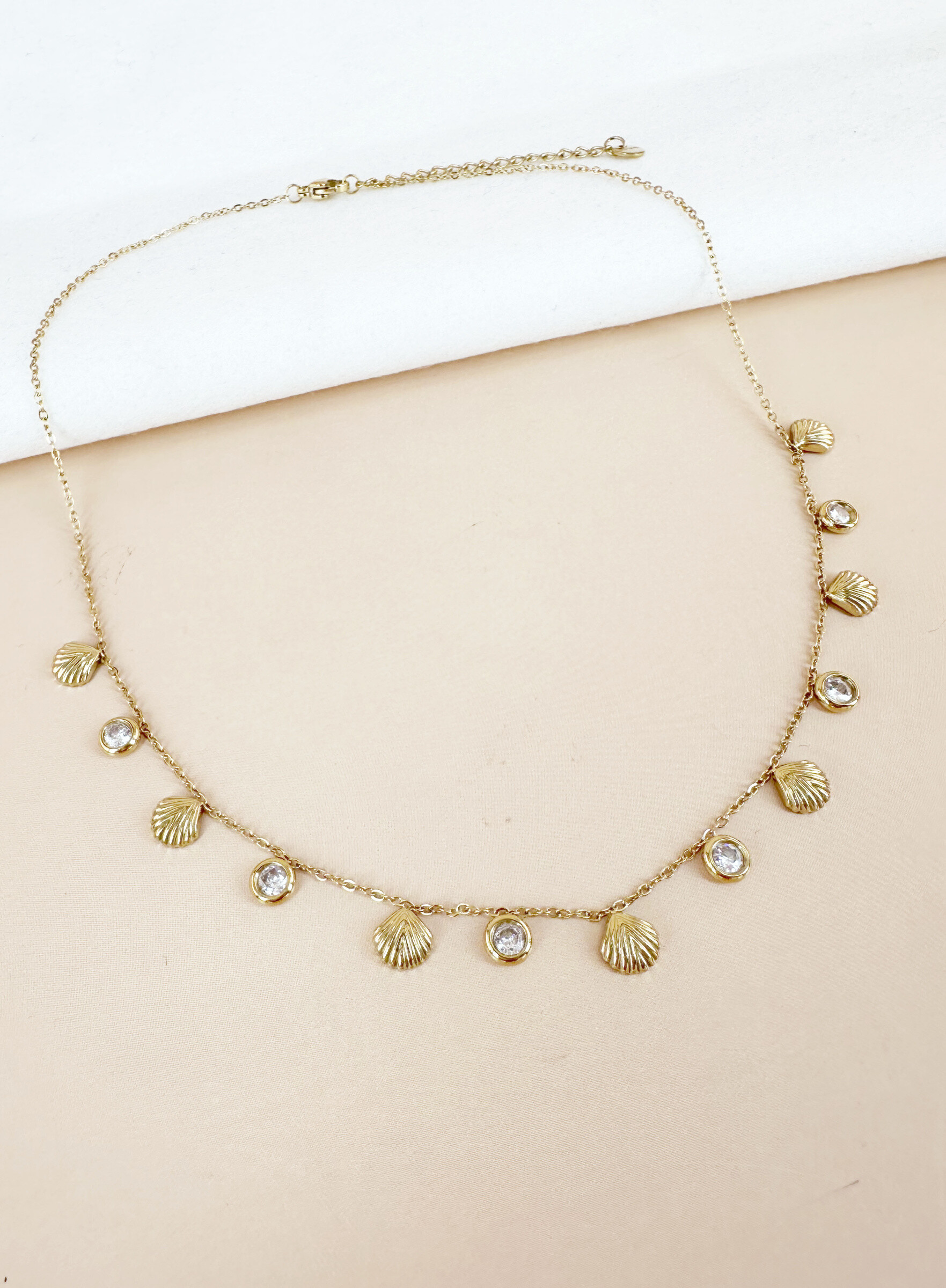 Grossiste D Bijoux - Collier coquillages et strass en acier inoxydable