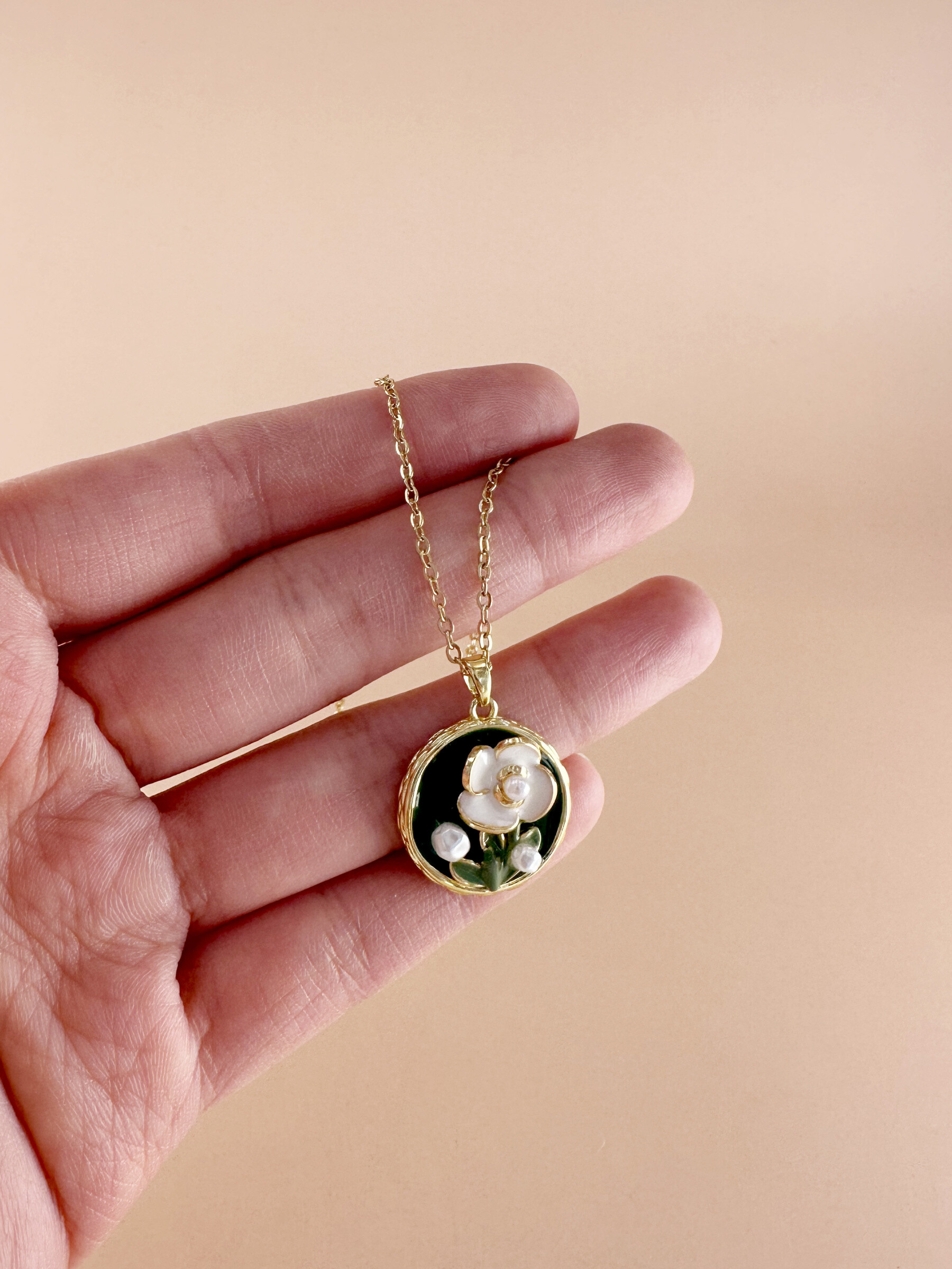 Wholesaler D Bijoux - Stainless steel green flowers medallion necklace