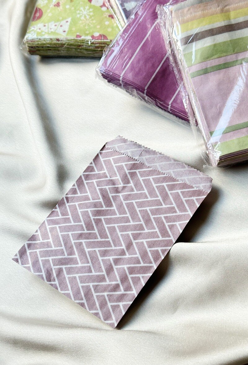 Grossiste D Bijoux - Pochette papier kraft motif aléatoire 13x11cm