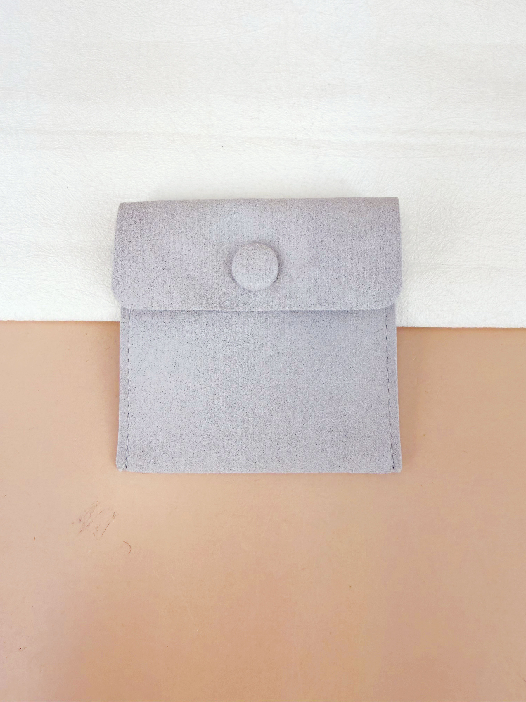 Grossiste D Bijoux - Pochette daim bouton pression pour bijoux