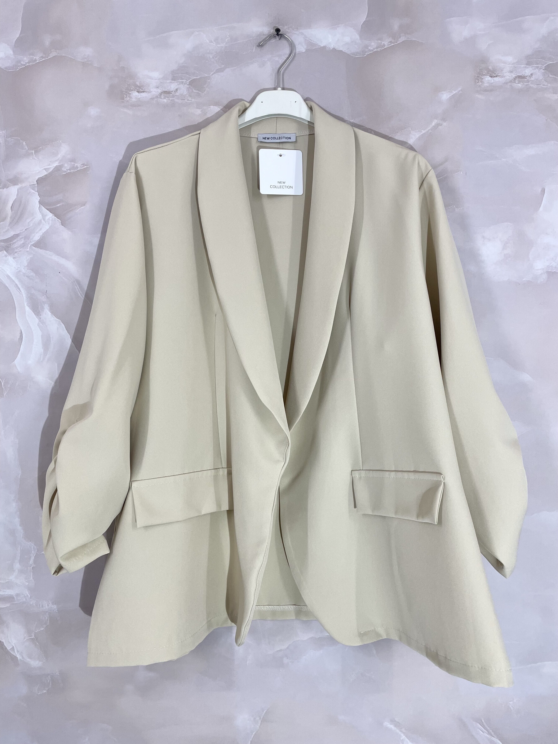 Grossiste D&L CREATION - Veste blazer uni manches retroussées fausses poches T38 à T52