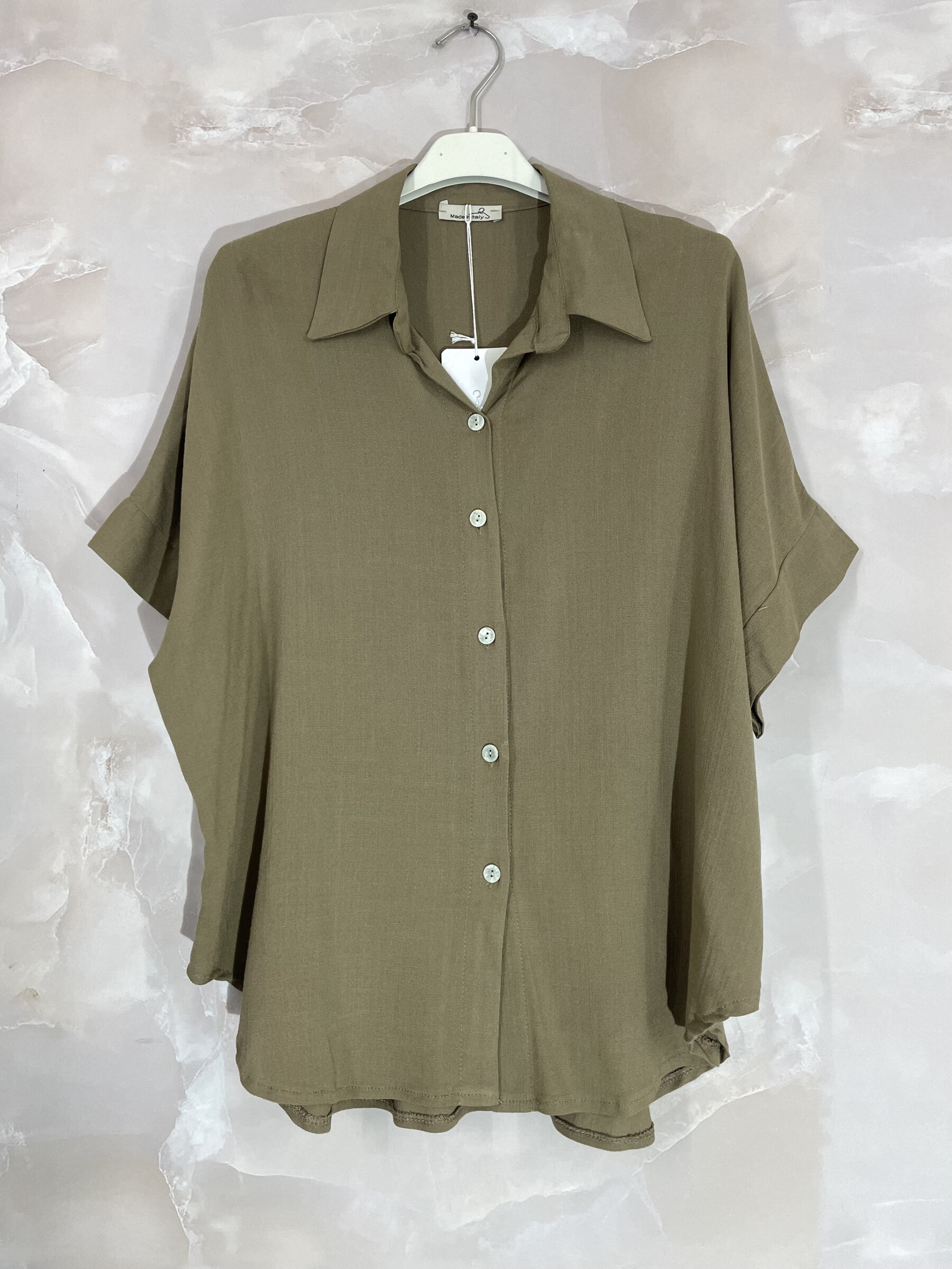 Grossiste D&L CREATION - Chemise boutonnée unie fluide viscose T38 à T48