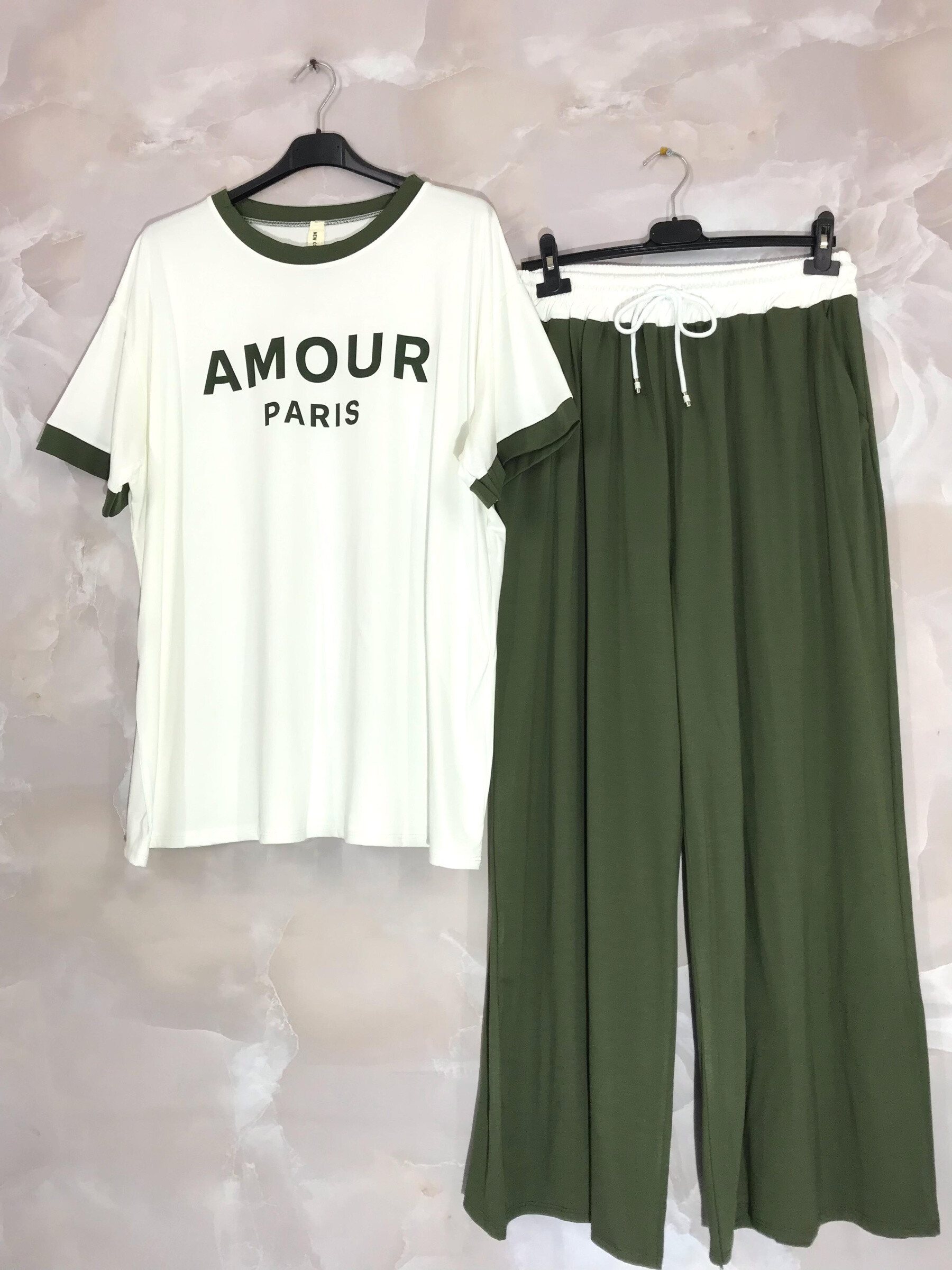 Grossiste D&L CREATION - Ensemble décontracté t-shirt pantalon Amour Paris T40 à T52