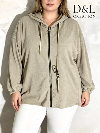 Grossiste D&L CREATION - Gilet à capuche avec poches T38 à T52+ Grossiste D&L CREATION - Gilet à capuche avec poches T38 à T52+
