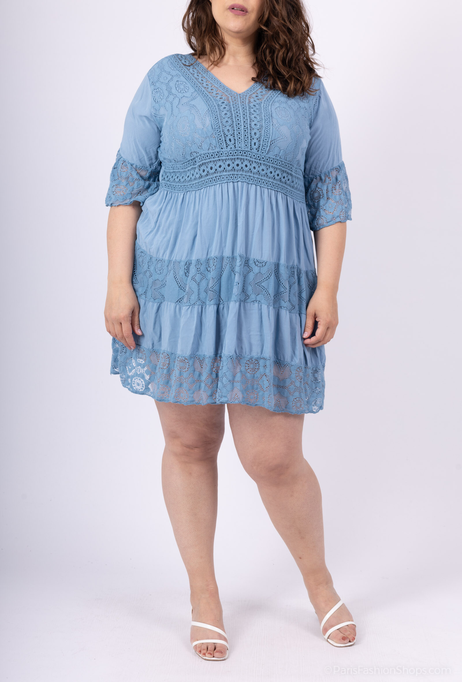 Wholesaler D&L CREATION - United Dress with V -neck lace with T40 lining to T48