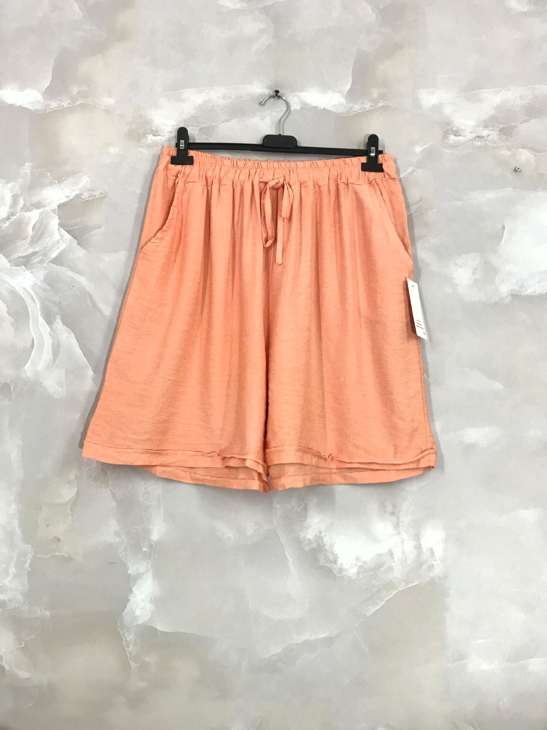 Großhändler D&L CREATION - Flexible und flüssige Shorts in T38 bis T48 Viskose