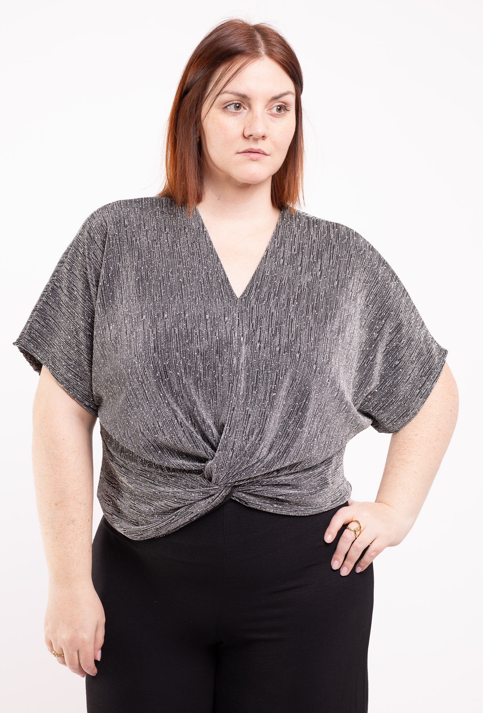 Grossiste D&L CREATION - Top brillant pailleté noué T38 à T50