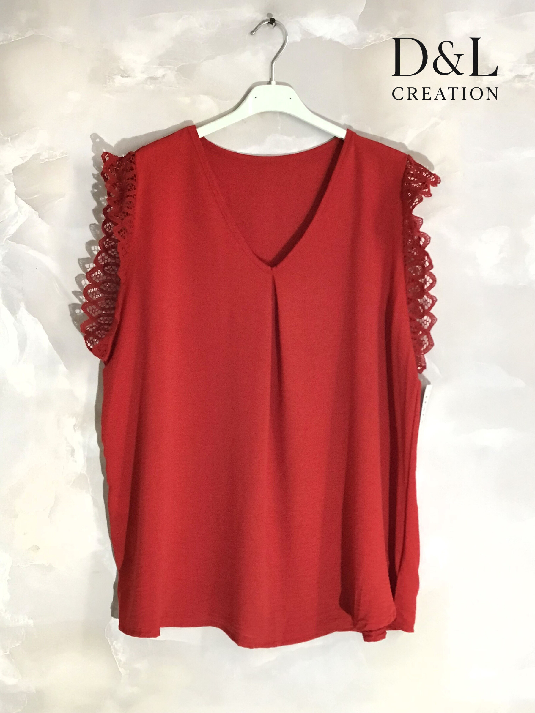 Grossiste D&L CREATION - Top col V uni avec petite dentelle T38 à T48