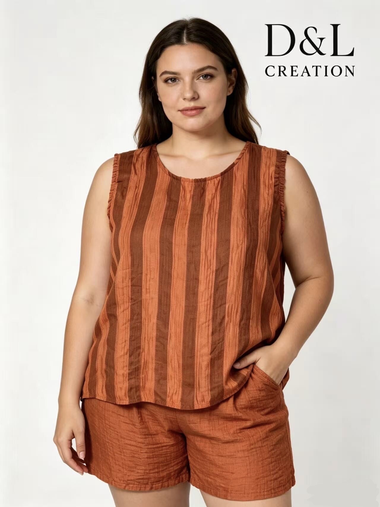 Grossista D&L CREATION - Top goffrato a righe larghe con bottoni sul retro, taglie 38 a 46