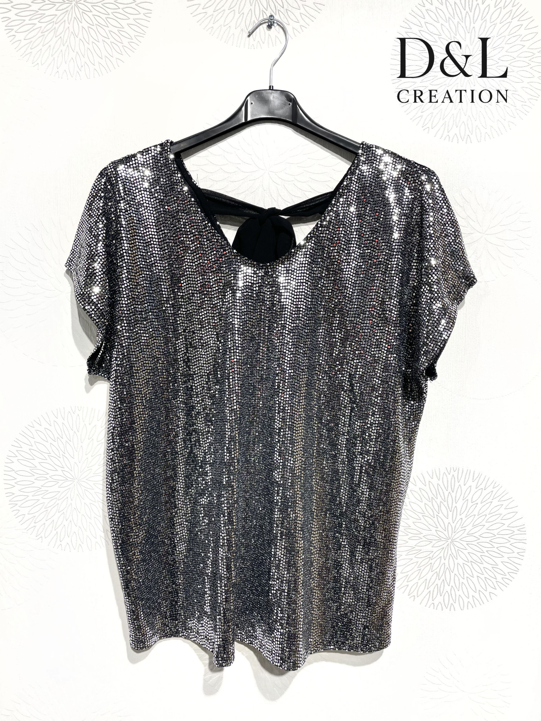 Wholesaler D&L CREATION - Shiny V-neck top with back bow, sizes 38 to 46