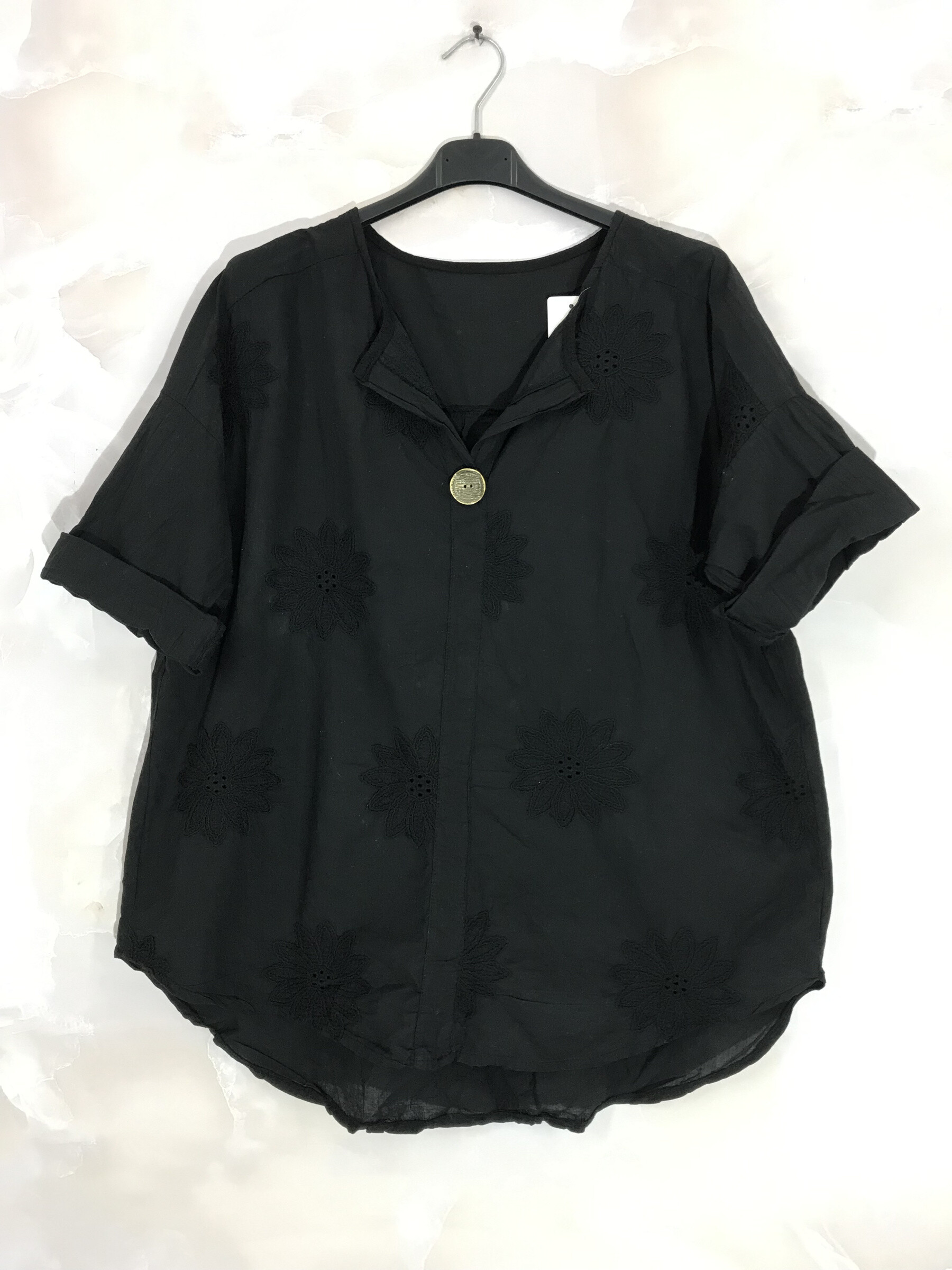 Grossiste D&L CREATION - Blouse avec broderie et bouton T38 à T48