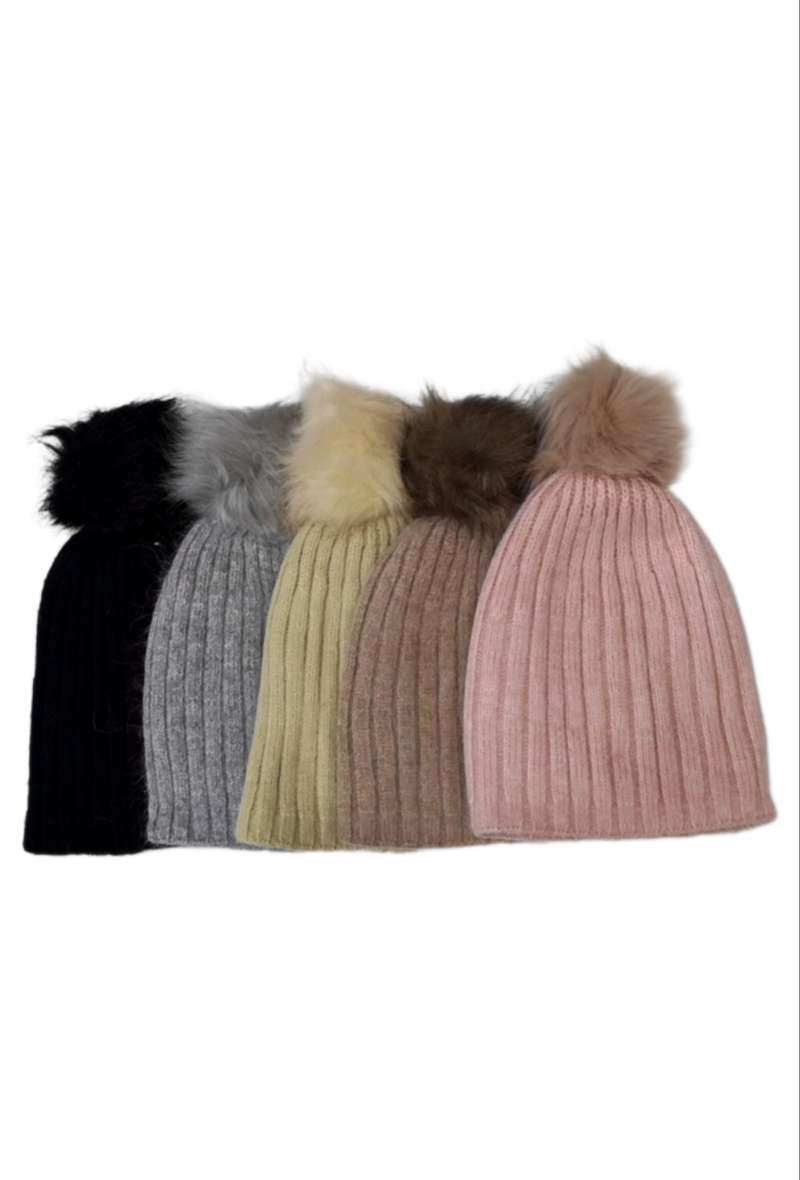 Grossiste Da Fashion - Bonnet angora avec pompon fourrure synthetique