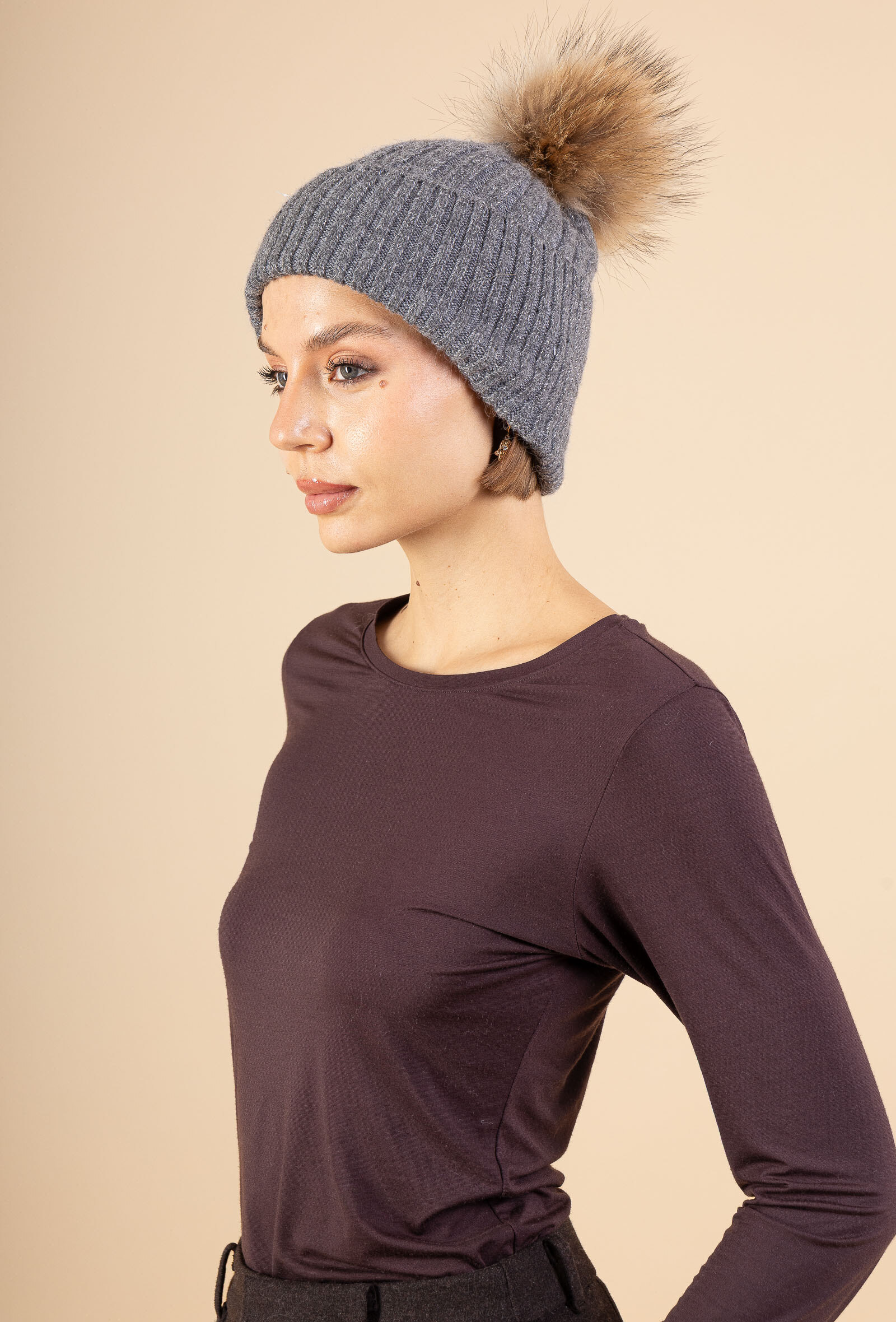 Wholesaler Da Fashion - Shiny beanie with a fur pom-pom