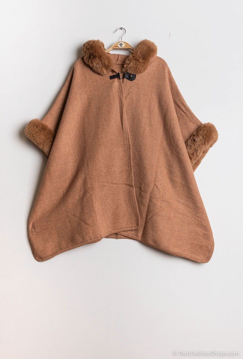 Grossiste Da Fashion - Cape bordure fausse fourrure avec capuche