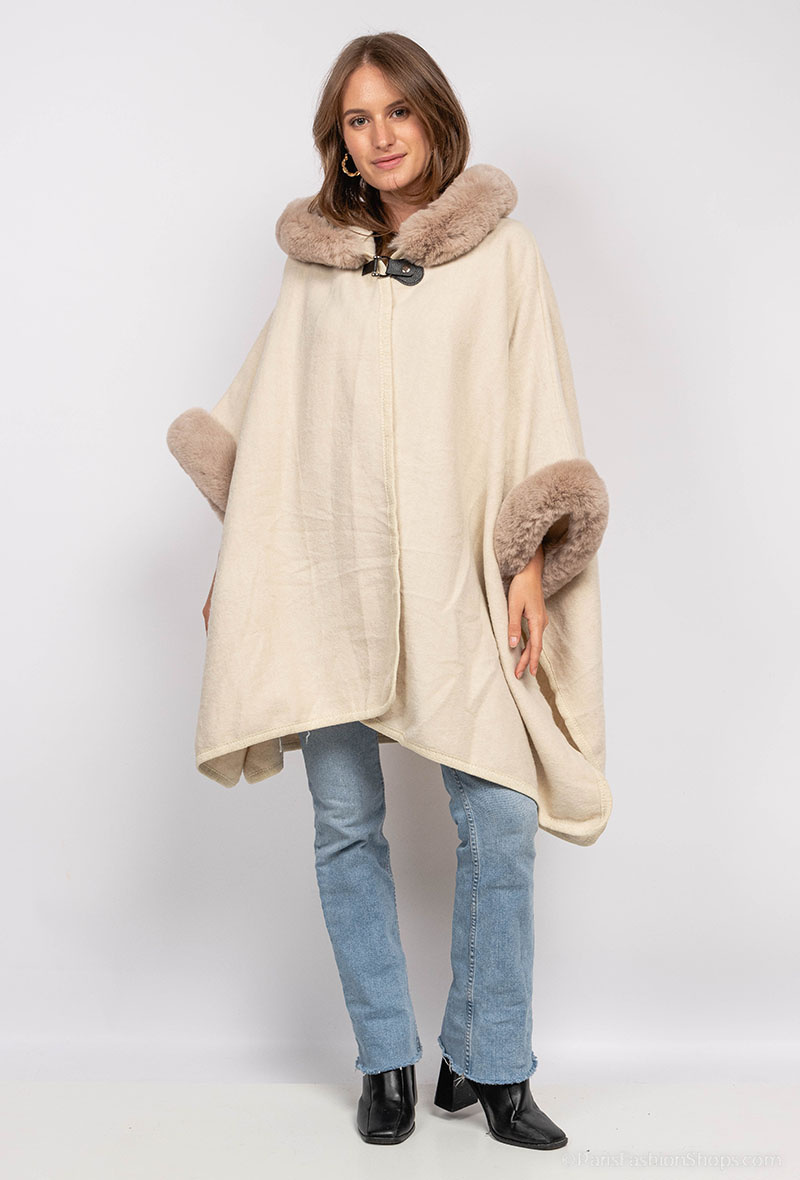 Grossiste Da Fashion - Capes / ponchos bordure fausse fourrure avec capuche